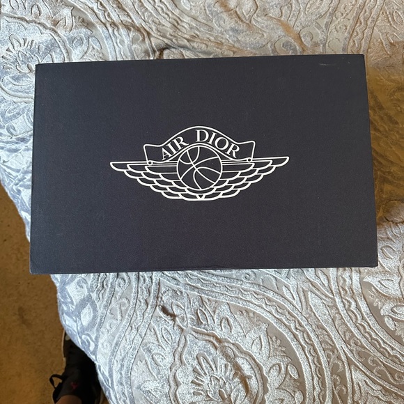 Sell my brand new Jordans Dior on original box size 10.5 - Picture 4 of 4